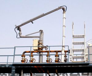 遼寧撫順客戶定制采購(gòu)的AL1403型汽車(chē)頂部裝卸臂已發(fā)往使用現(xiàn)場(chǎng)(1)